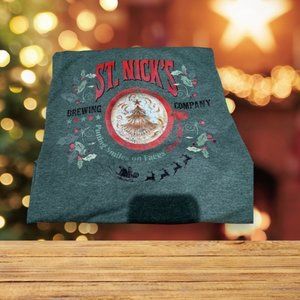 St Nick's Brewing Company Green Unisex Christmas Short Sleeve TShirt Size Large